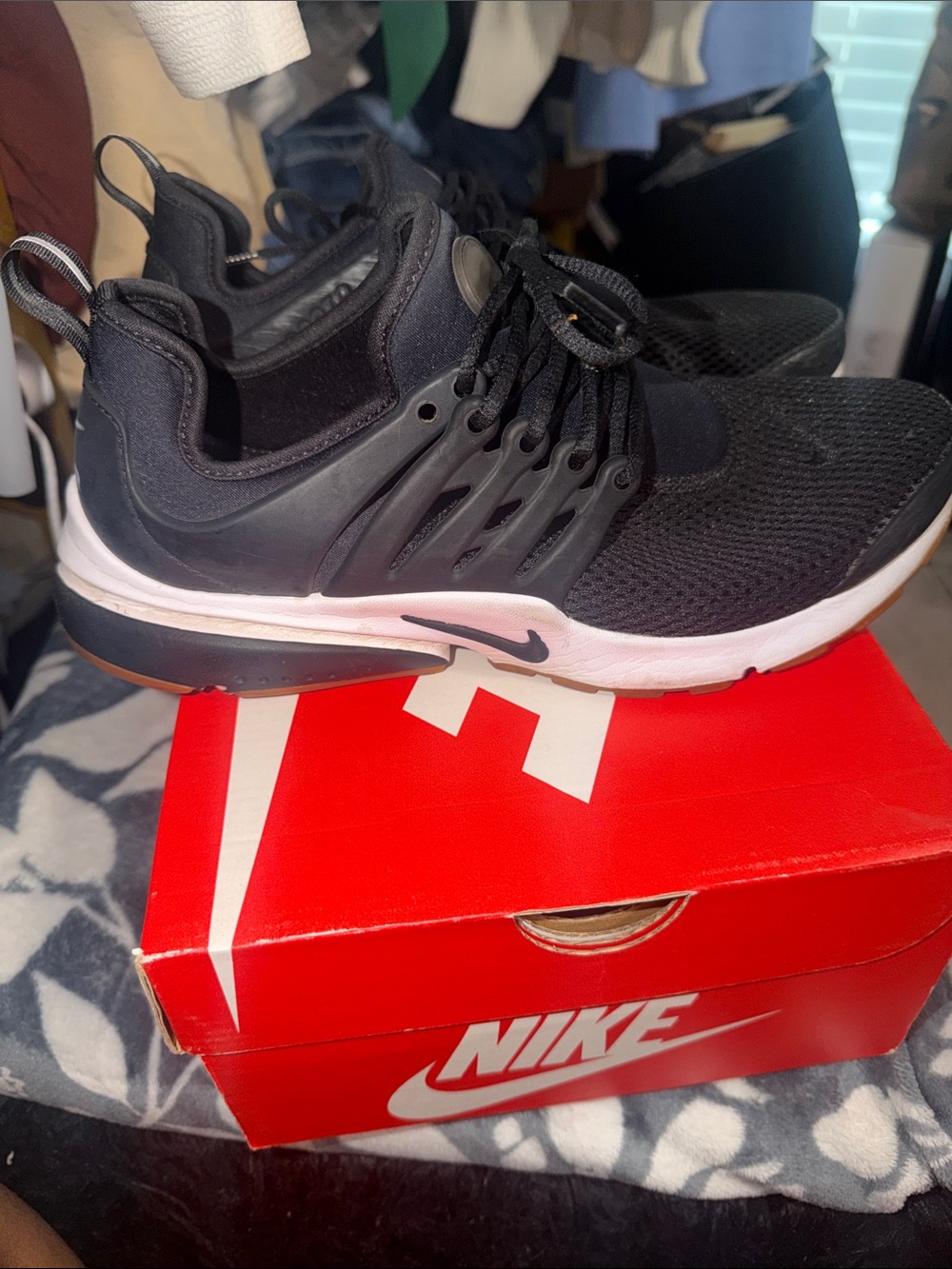 Nike Air Presto Men’s Black and White Knit Lace-Up Sneakers